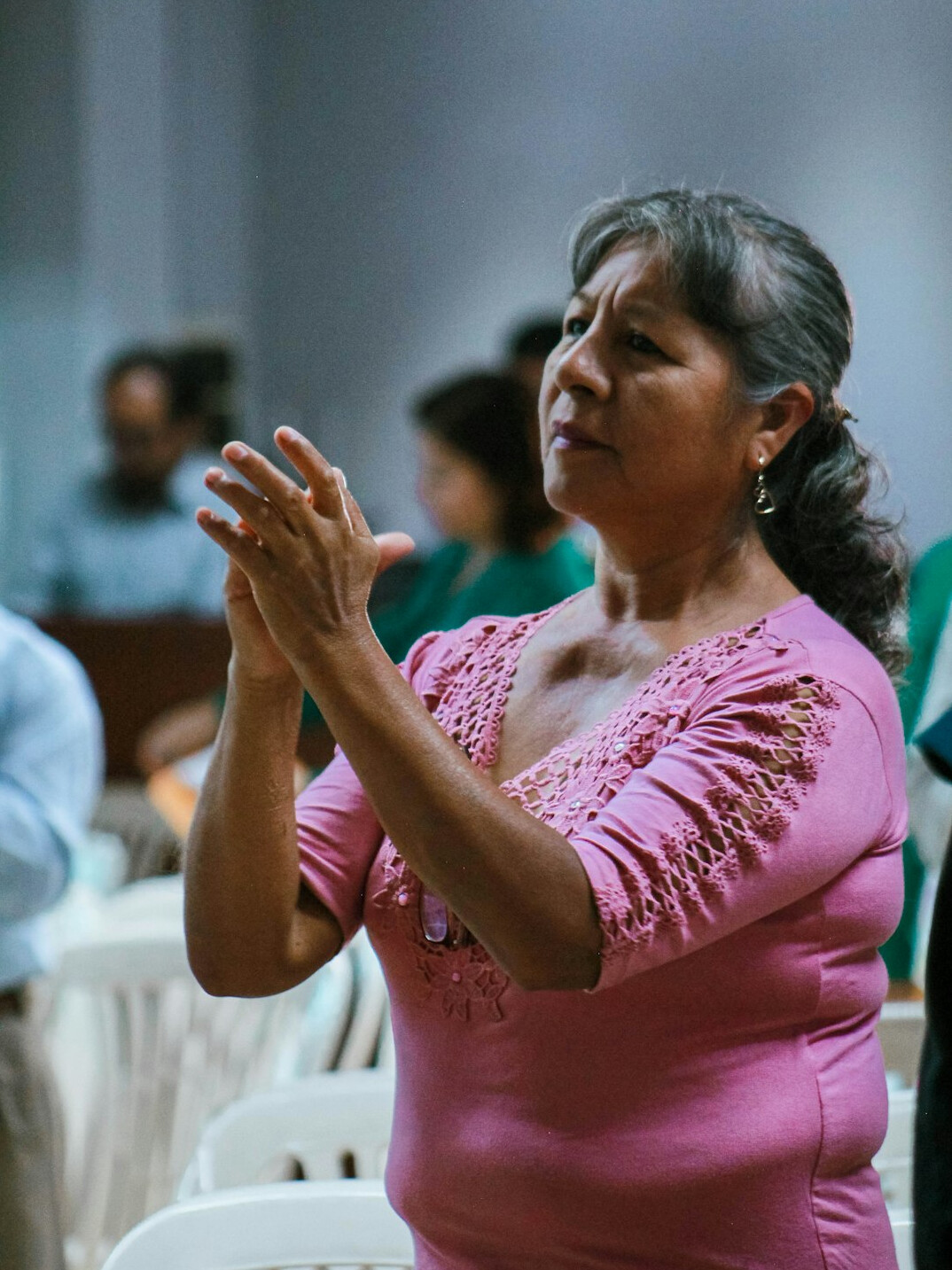 Brazilian woman speaking confidently during a workshop